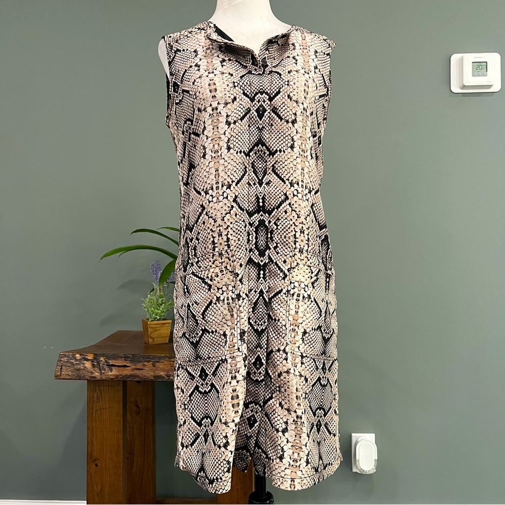 Jessica Simpson’s Sleeveless Dress